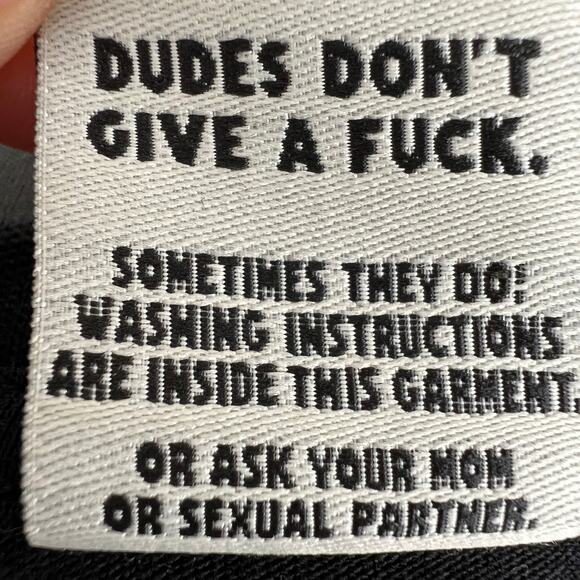 THE DUDES Bear Essentials Black Old Fashioned Drink Crewneck Casual T-Shirt Sz M - Picture 6 of 7